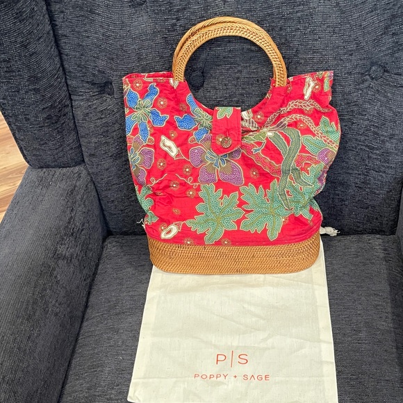 Sage ➕Poppy Handbags - NWOT...Poppy ➕ Sage Red Floral Woven Handle Tote & Base
